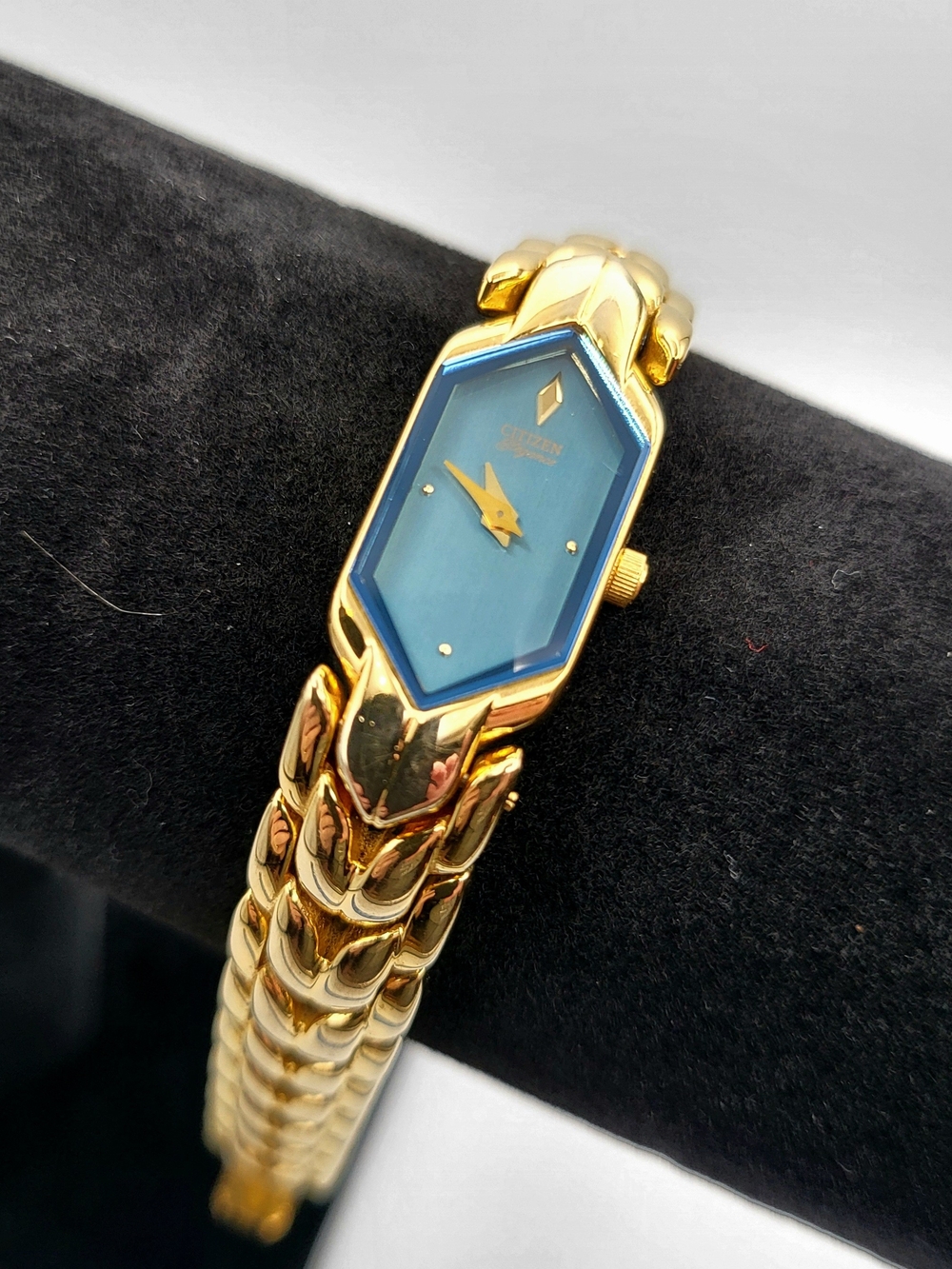 Vintage Citizen Elegance Ladies Gold-Tone Blue Dial Quartz Watch – 5421-H07537 Y